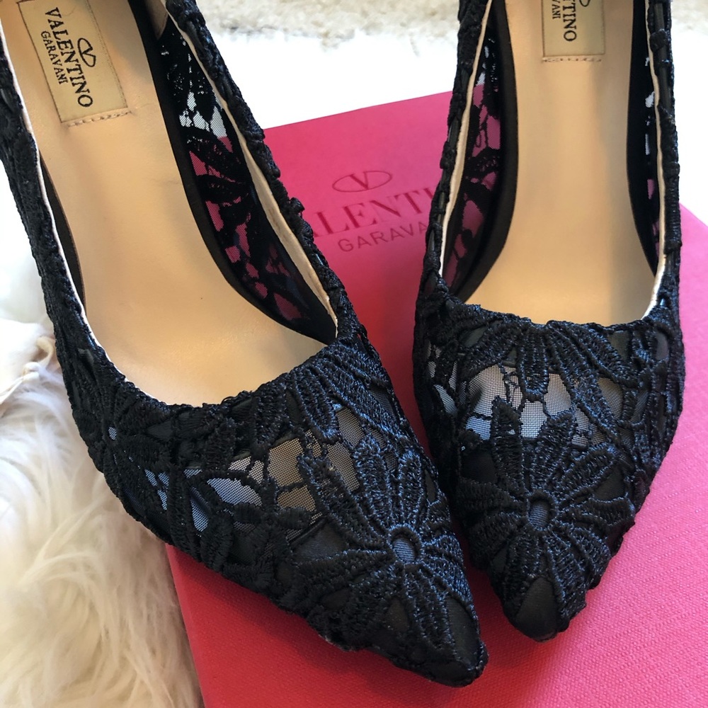Valentino 39 Black Lace Pumps - Picture 2 of 8